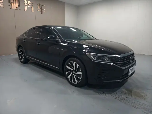 Volkswagen Passat — Фото автомобиля 3