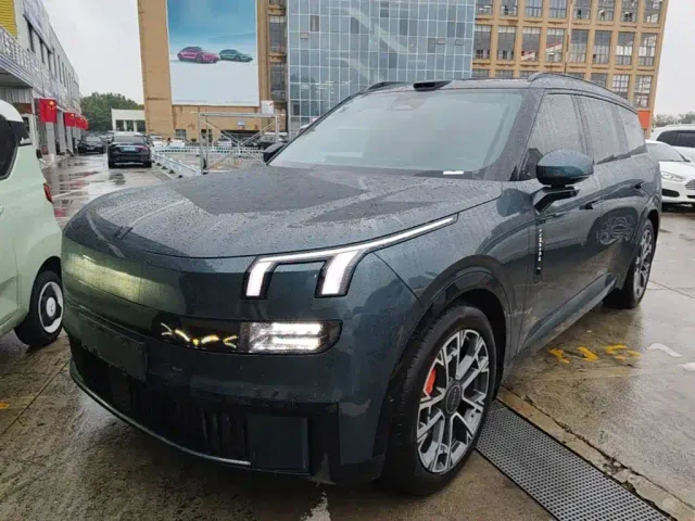 Фотография автомобиля — Lynk & Co 900