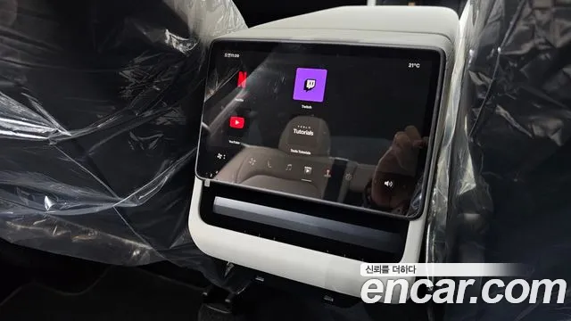Tesla Model Y — Фото автомобиля 29