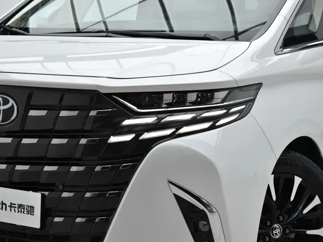 Toyota Alphard — Фото автомобиля 4