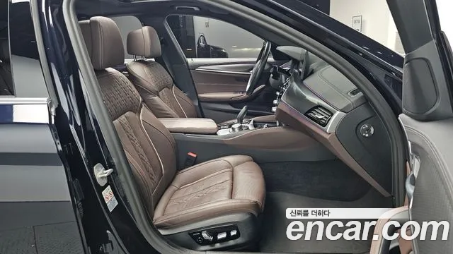 BMW 5 Series G30 — Фото автомобиля 16