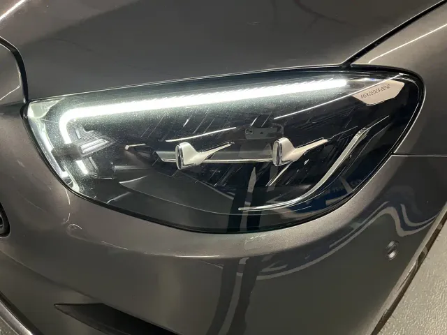 Mercedes-Benz E-Class — Фото автомобиля 4