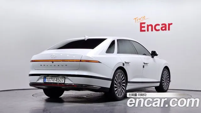 Hyundai Grandeur GN7 — Фото автомобиля 2