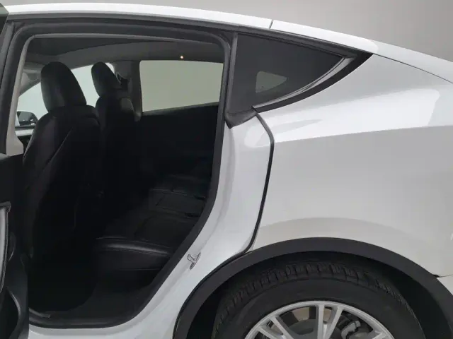 Tesla Model Y — Фото автомобиля 15
