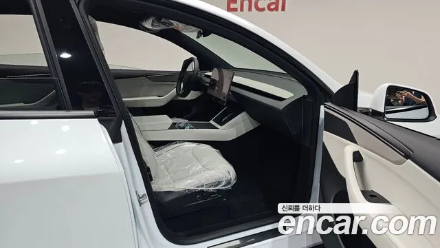 Tesla Model Y — Фото автомобиля 10
