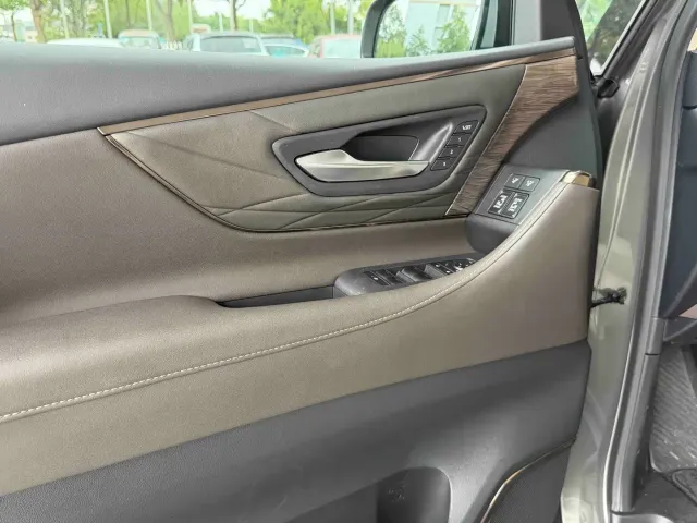 Toyota Vellfire — Фото автомобиля 10