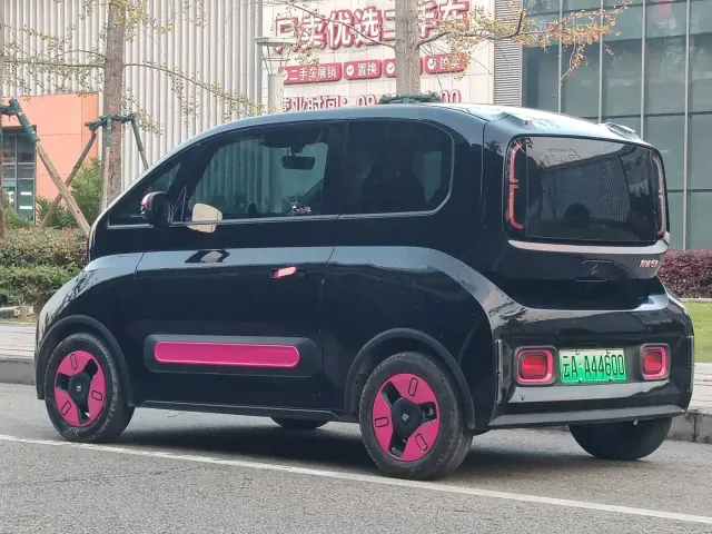 Baojun KiWi EV — Фото автомобиля 16