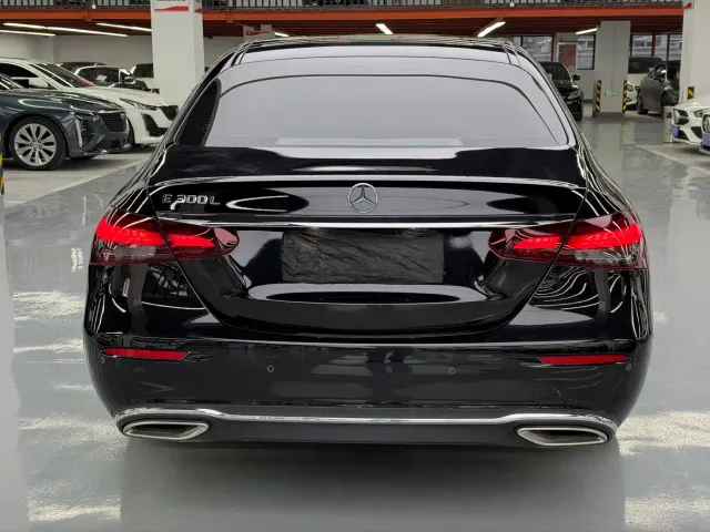 Mercedes-Benz E-Class — Фото автомобиля 16