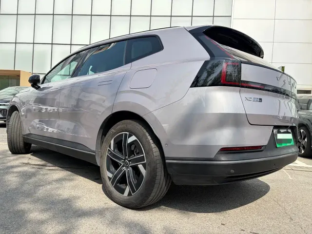 Volvo XC70 Plug-in Hybrid — Фото автомобиля 5