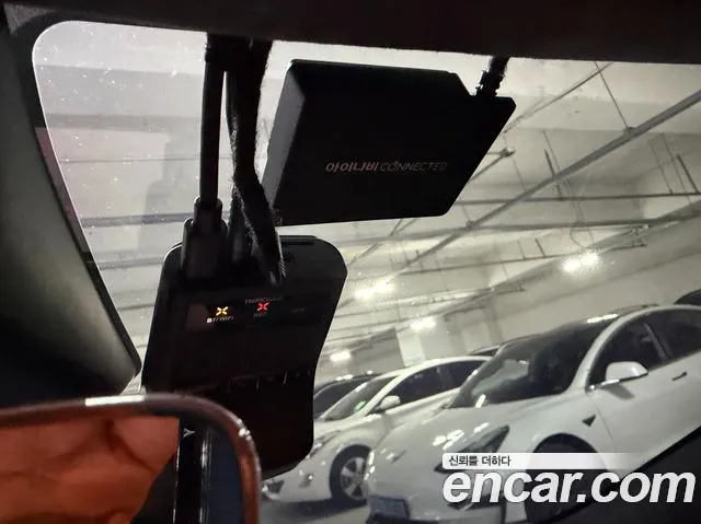 Tesla Model S — Фото автомобиля 11