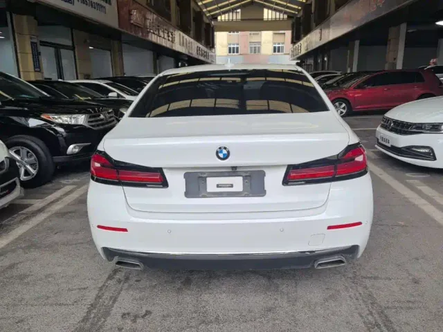 BMW 5 Series — Фото автомобиля 5