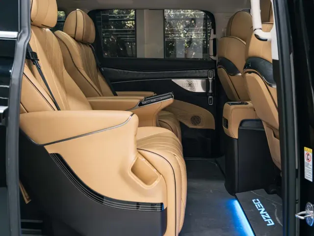 Denza D9 — Фото автомобиля 12
