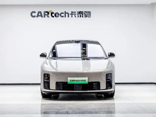 Li Auto i8 — Фото автомобиля 3