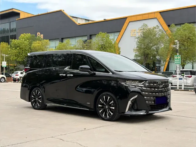 Toyota Alphard — Фото автомобиля 3