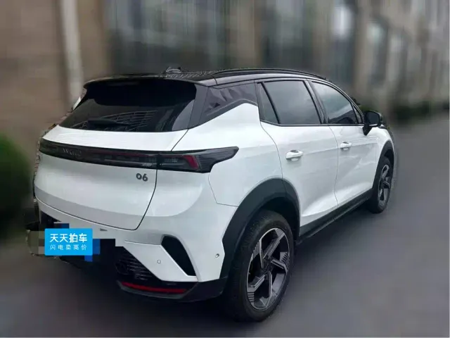 Lynk & Co Lynk & Co 06 2026 Relive 1.5T Ultra — Фото автомобиля 2