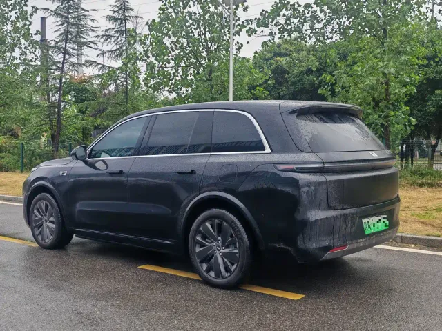 Li Auto L8 — Фото автомобиля 10