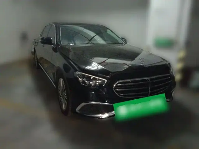 Mercedes-Benz E-Class — Фото автомобиля 3