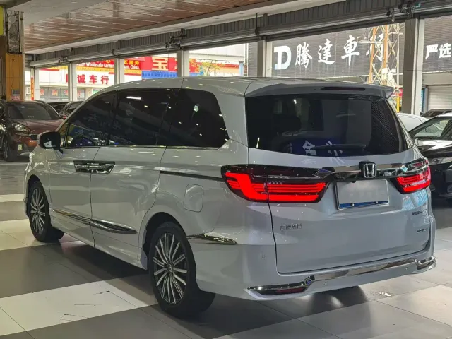 Honda Elysion — Фото автомобиля 6