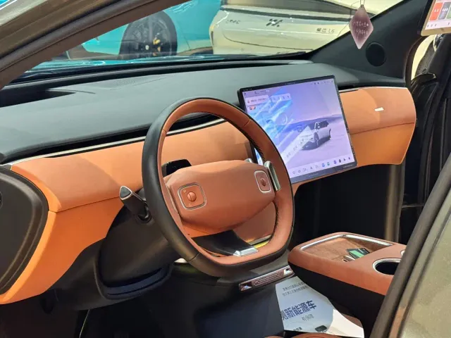 Changan Qiyuan E07 — Фото автомобиля 7