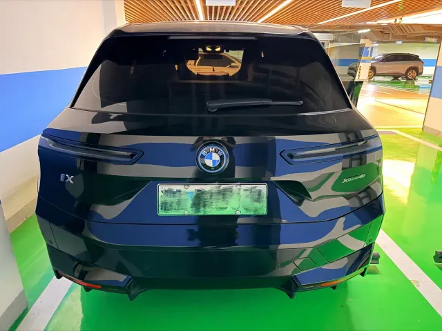 BMW iX — Фото автомобиля 3