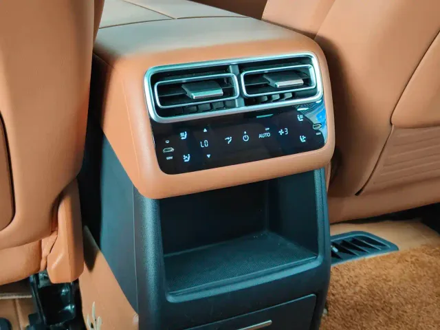 Li Auto L7 — Фото автомобиля 10
