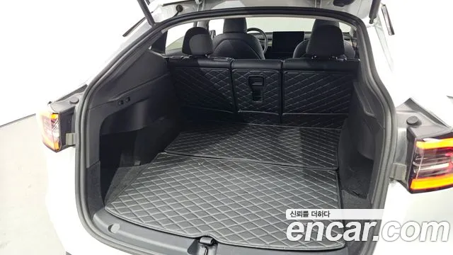Tesla Model Y — Фото автомобиля 20