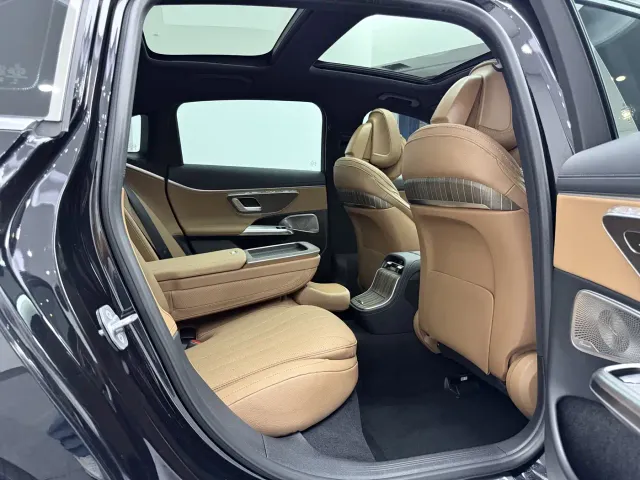 Mercedes-Benz E-Class — Фото автомобиля 30