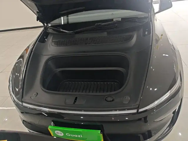 Tesla Model Y L — Фото автомобиля 19