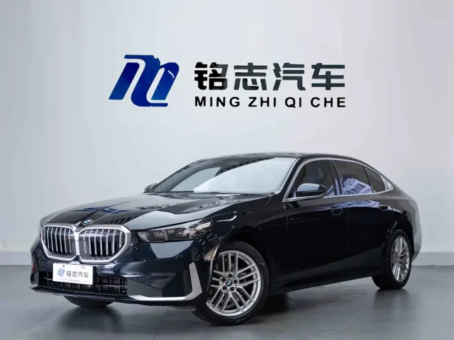 BMW 5 Series — Фото автомобиля 2