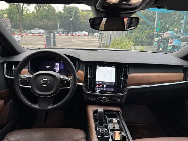 Volvo S90 — Фото автомобиля 11