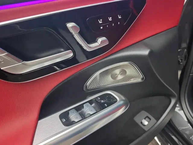 Mercedes-Benz E-Class — Фото автомобиля 12