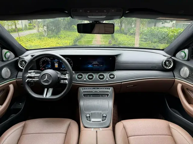 Mercedes-Benz E-Class — Фото автомобиля 5