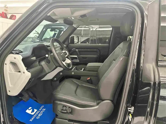 Land Rover Defender — Фото автомобиля 12
