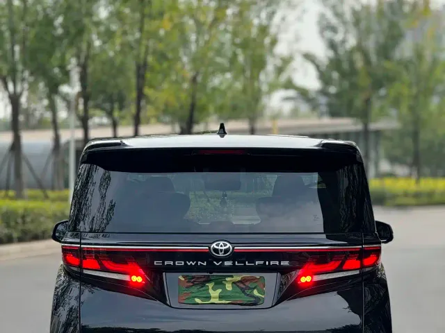 Toyota Vellfire — Фото автомобиля 17