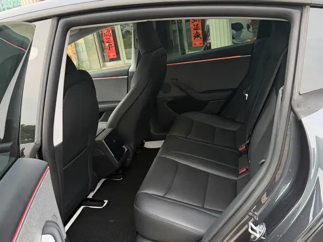 Tesla Model 3 — Фото автомобиля 9
