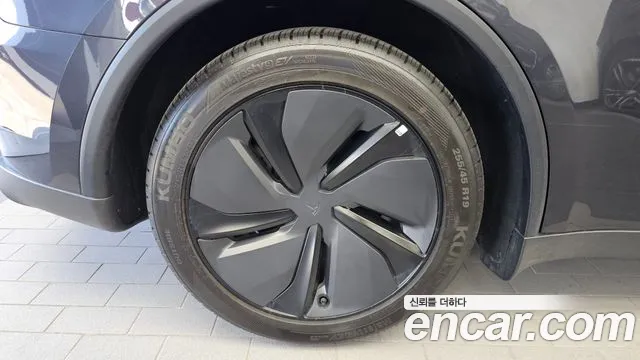 Tesla Model Y — Фото автомобиля 5
