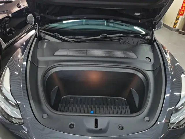Tesla Model Y — Фото автомобиля 19