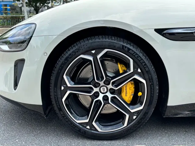 Xiaomi SU7 — Фото автомобиля 10