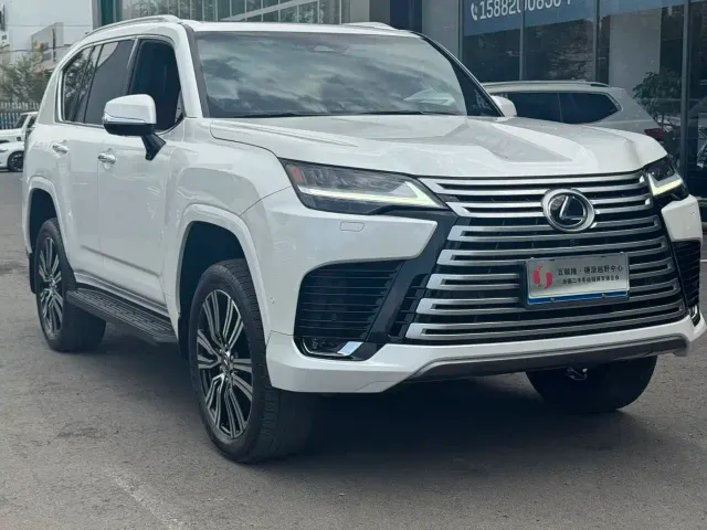Фотография автомобиля — Lexus LX