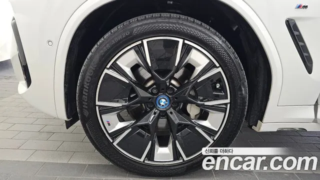 BMW iX3 — Фото автомобиля 4