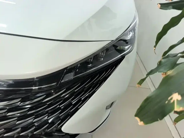 Roewe RX5 — Фото автомобиля 23