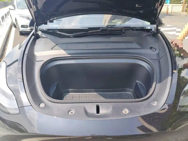 Tesla Model Y — Фото автомобиля 10
