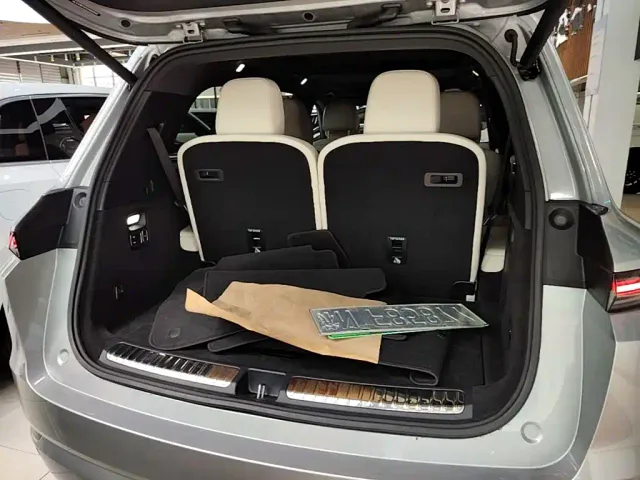 Li Auto Li Xiang L9 2025 Ultra Smart Renewal Edition — Фото автомобиля 18