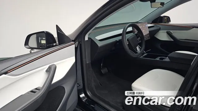 Tesla Model Y — Фото автомобиля 10