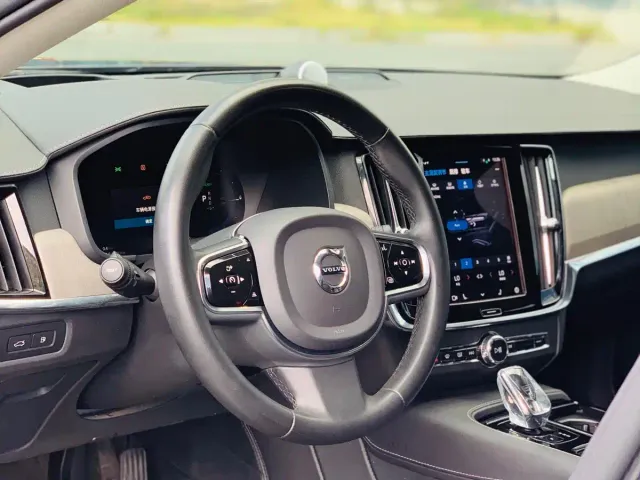 Volvo S90 — Фото автомобиля 14