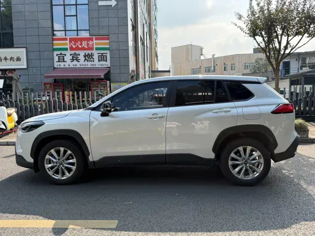 Toyota Corolla Cross — Фото автомобиля 3