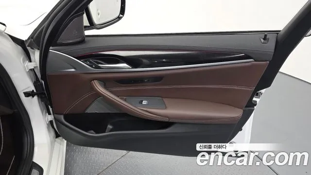 BMW 5 Series G30 — Фото автомобиля 13