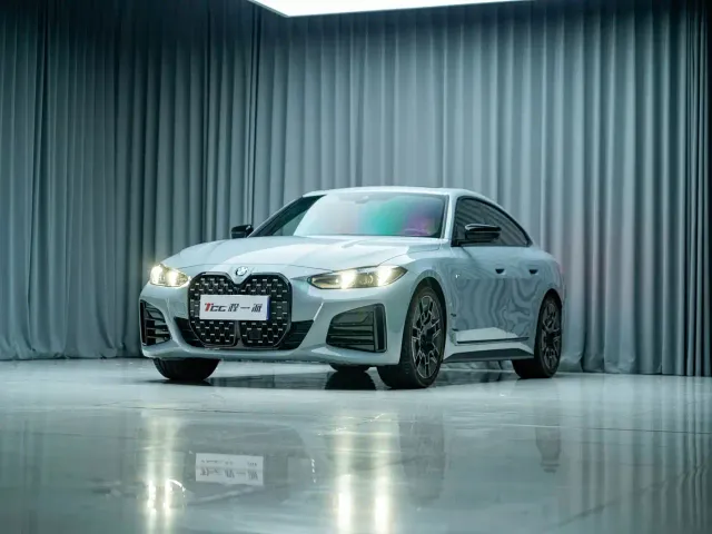 BMW BMW 4 Series 2024 430i Gran Coupe M Sport Shadowline Package — Фото автомобиля 2