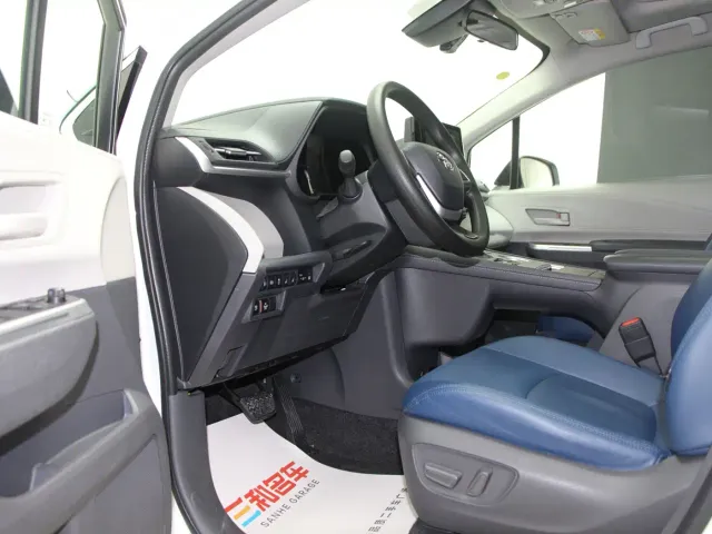 Toyota Sienna — Фото автомобиля 8