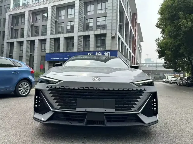 Changan UNI-V — Фото автомобиля 2